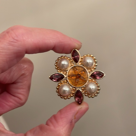 Vintage Floral Like Design Brooch with Pearl & Rhinestone Accents - Picture 12 of 15